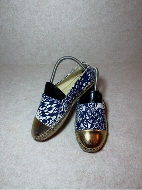 Lilly Pulitzer Upstream Blue Floral Canvas Espadrille Flats Gold Cap Toe SZ 7